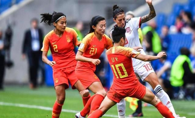 前瞻英超前瞻：富勒姆 VS 狼队时间：2023-11-28 04:00富勒姆上赛季在英超第十名的成绩曾经令人刮目相看，但现在人们发现球队难以复制上赛季的成功，他们在过去七轮只取得一场胜利，目前以12分排名第15位，保级形势不容懈怠。